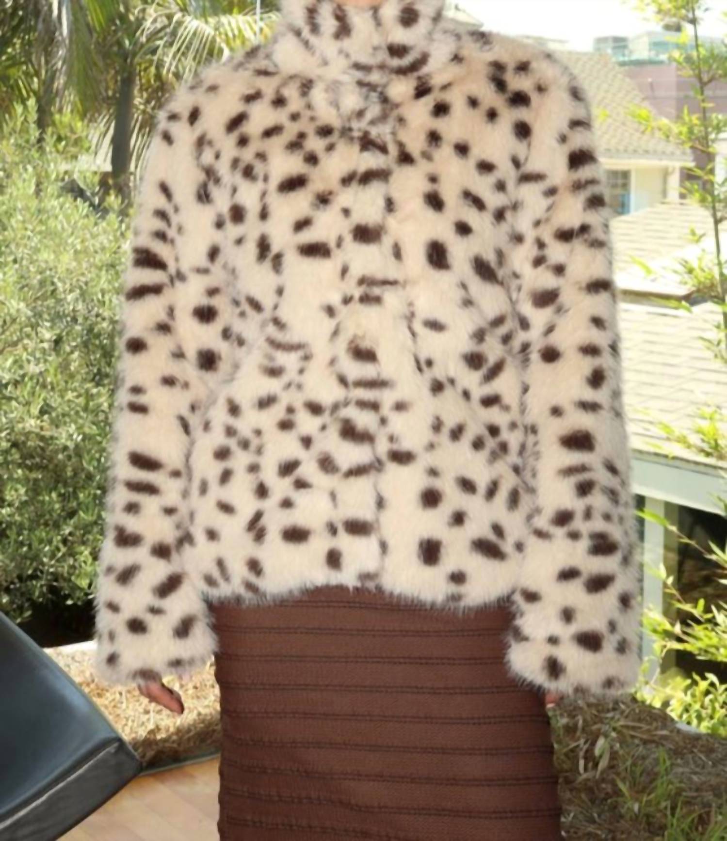 Куртка с меховым леопардовым принтом бежевого цвета Bailey Rose
Куртка с меховым леопардовым принтом бежевого цвета Bailey Rose