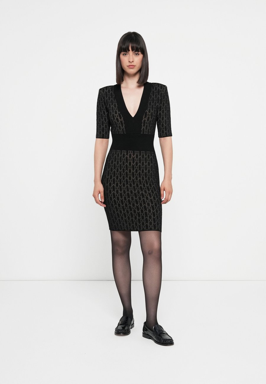 Платье MARCIANO BY GUESS BILLIE V NECK DRESS, Black
Платье MARCIANO BY GUESS BILLIE V NECK DRESS, Black