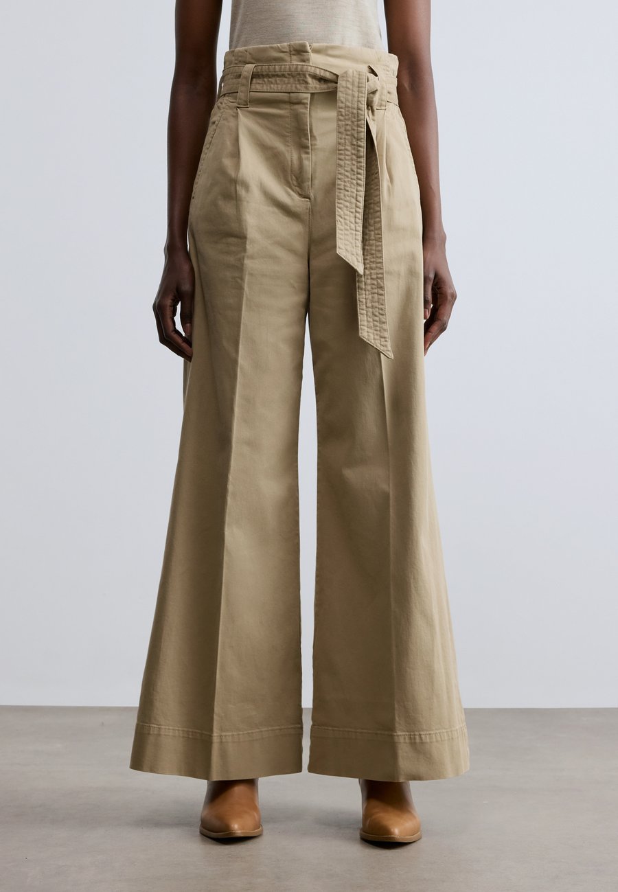 Брюки BOSS TELIA, Rust Copper/Sand
Брюки BOSS TELIA, Rust Copper/Sand