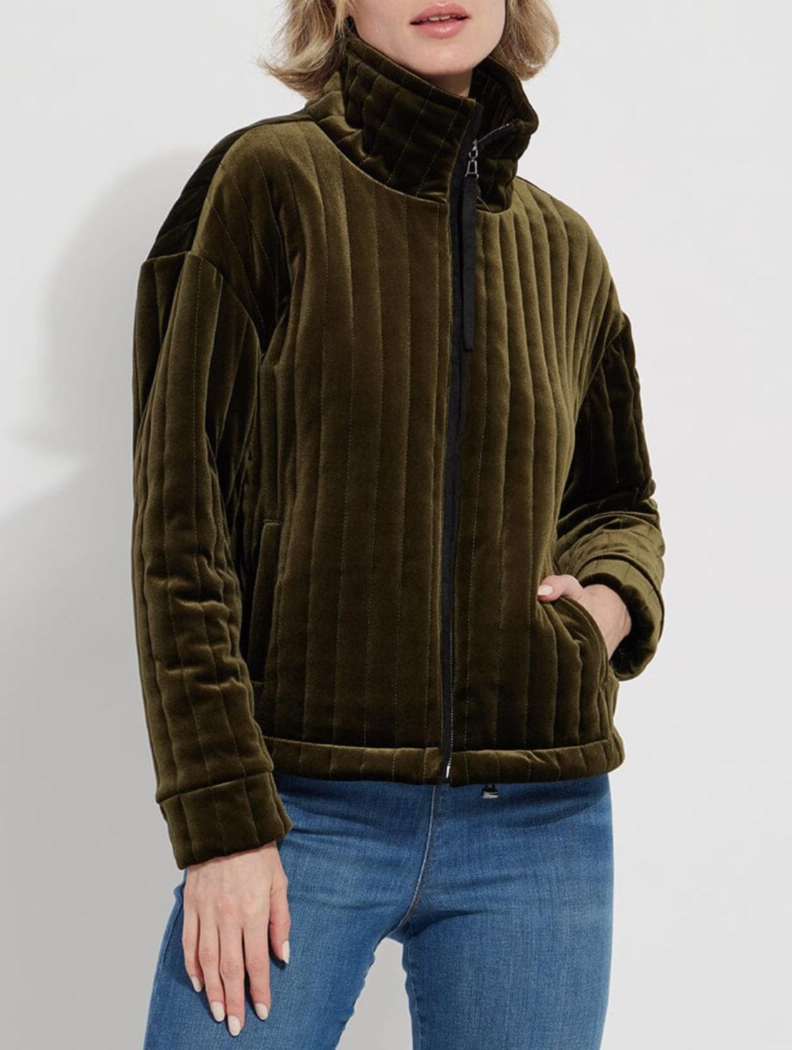 Стеганая бархатная куртка Shea в цвете Green Meadow Lysse
Стеганая бархатная куртка Shea в цвете Green Meadow Lysse