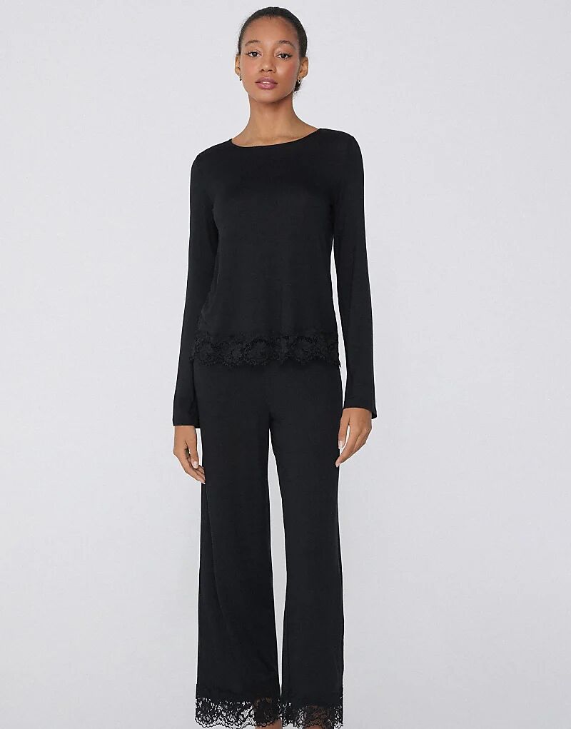 Длинная пижама Tezenis из вискозы с кружевом черного цвета
Длинная пижама Tezenis из вискозы с кружевом черного цвета