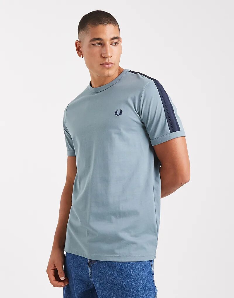 Футболка Fred Perry с сетчатой лентой синего цвета
Футболка Fred Perry с сетчатой лентой синего цвета