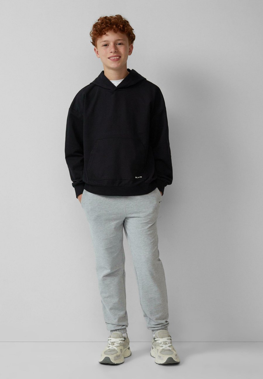 Худи s.Oliver UNISEX MIT KÄNGURUTASCHEN , Schwarz/Black
Худи s.Oliver UNISEX MIT KÄNGURUTASCHEN , Schwarz/Black