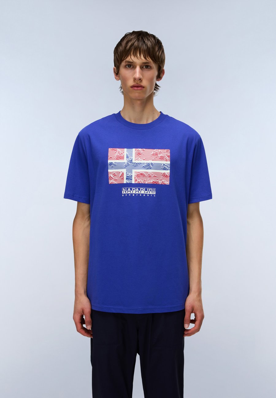 Футболка Napapijri DRAPEAU, Royal Blue Bb/Dark Blue, Синий, Футболка Napapijri DRAPEAU, Royal Blue Bb/Dark Blue
Футболка Napapijri DRAPEAU, Royal Blue Bb/Dark Blue, Синий, Футболка Napapijri DRAPEAU, Royal Blue Bb/Dark Blue