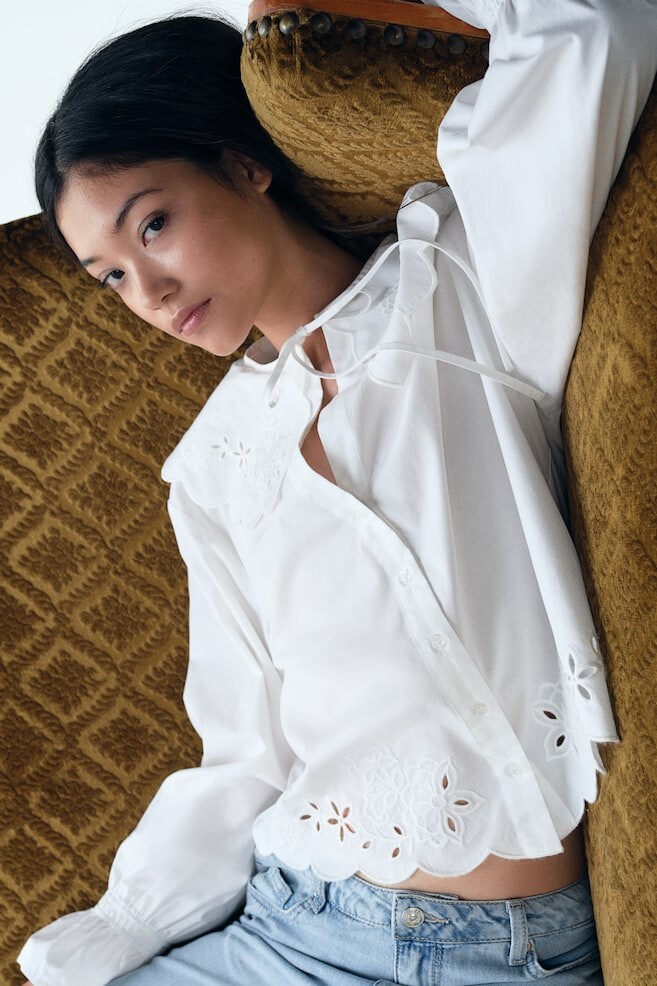 Вышитая блузка с воротником «Питер Пэн» H&M, бежевый 
Вышитая блузка с воротником «Питер Пэн» H&M, бежевый