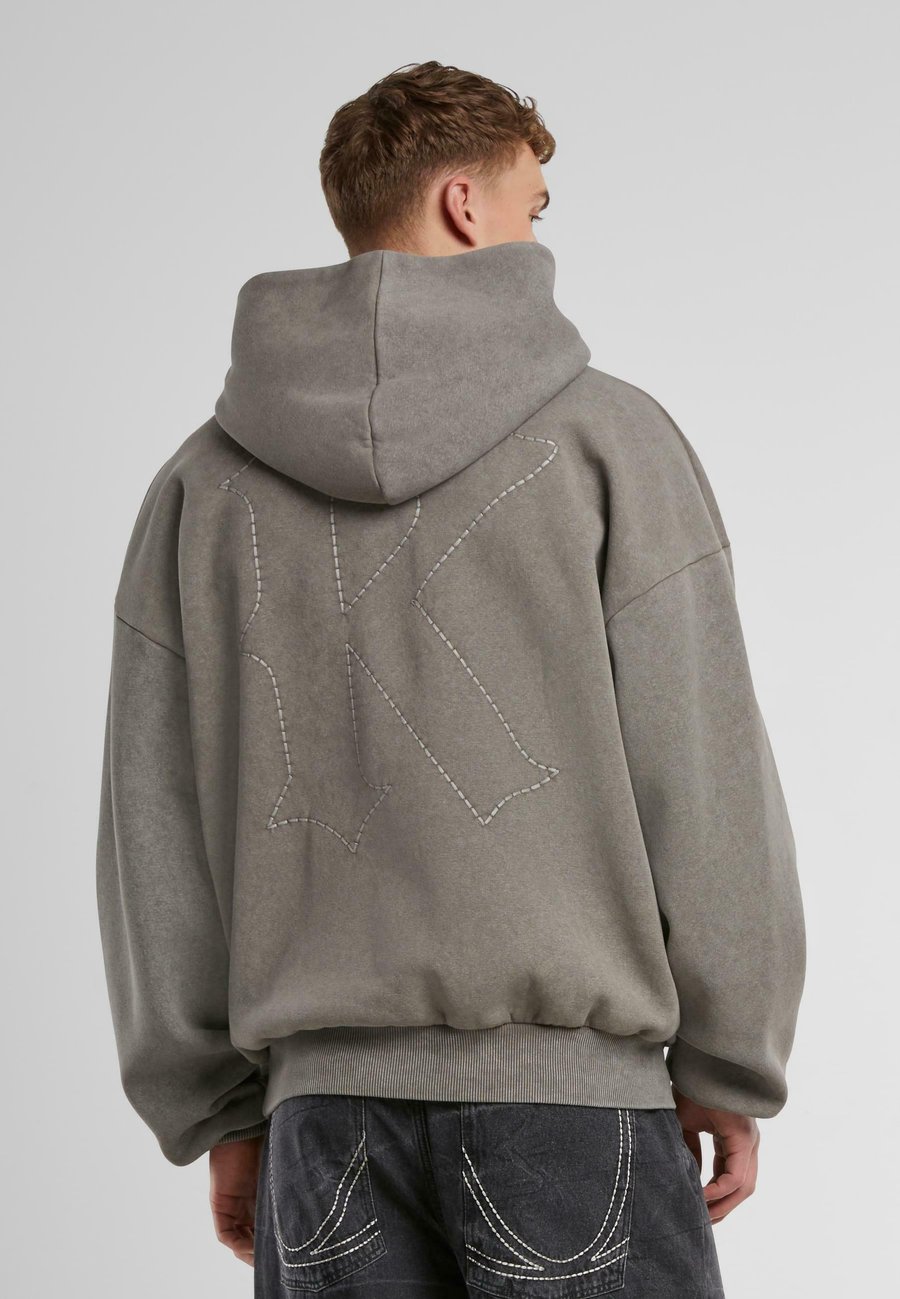 Худи Karl Kani Hoodie, Grey, Серый, Худи Karl Kani Hoodie, Grey
Худи Karl Kani Hoodie, Grey, Серый, Худи Karl Kani Hoodie, Grey