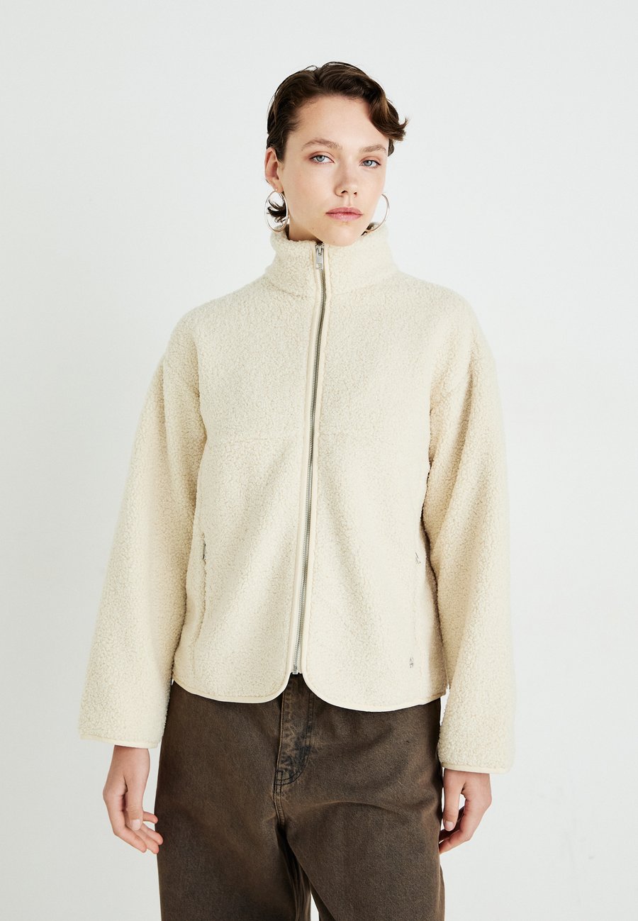 Флисовая куртка MSCH Copenhagen MSCHLETHA JACKET, Fog/Off-White
Флисовая куртка MSCH Copenhagen MSCHLETHA JACKET, Fog/Off-White