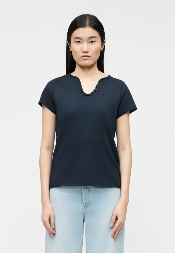 Футболка tunisien blason с принтом мыши Zadig & Voltaire, Dark Blue, Зеленый, Футболка tunisien blason с принтом мыши Zadig & Voltaire, Dark Blue
Футболка tunisien blason с принтом мыши Zadig & Voltaire, Dark Blue, Зеленый, Футболка tunisien blason с принтом мыши Zadig & Voltaire, Dark Blue