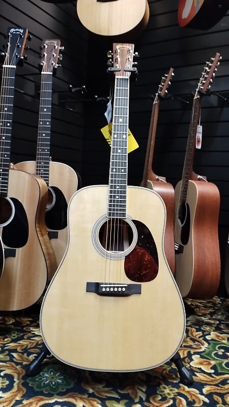 Акустическая гитара Martin Standard Series HD-35 2018 - Present - Natural
Акустическая гитара Martin Standard Series HD-35 2018 - Present - Natural