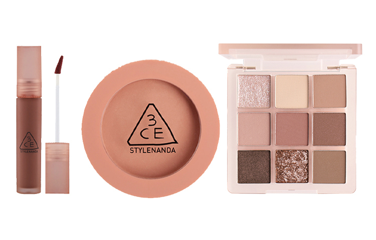 Помада, палетка теней, румяна набор для макияжа легко растушевывается велюр натуральный матовый комплект из трех предметов 3CE
Помада, палетка теней, румяна набор для макияжа легко растушевывается велюр натуральный матовый комплект из трех предметов 3CE