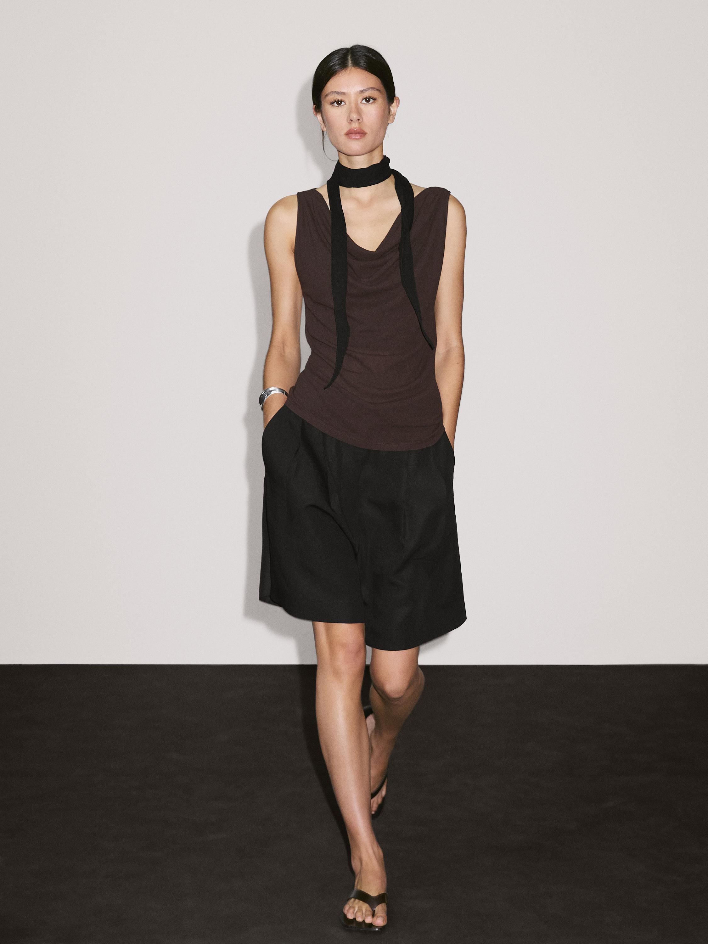 Топ из 100% хлопка с драпированным вырезом Massimo Dutti, коричневый
Топ из 100% хлопка с драпированным вырезом Massimo Dutti, коричневый