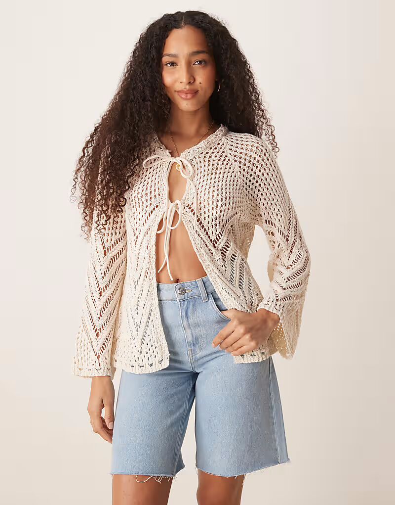 Вязаный крючком кардиган с завязками спереди ASOS DESIGN цвета экрю 
Вязаный крючком кардиган с завязками спереди ASOS DESIGN цвета экрю