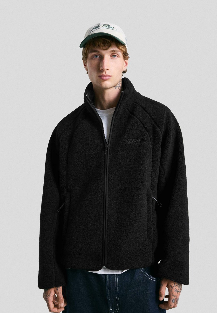 Флисовая куртка Bershka Fleece jacket, Black
Флисовая куртка Bershka Fleece jacket, Black
