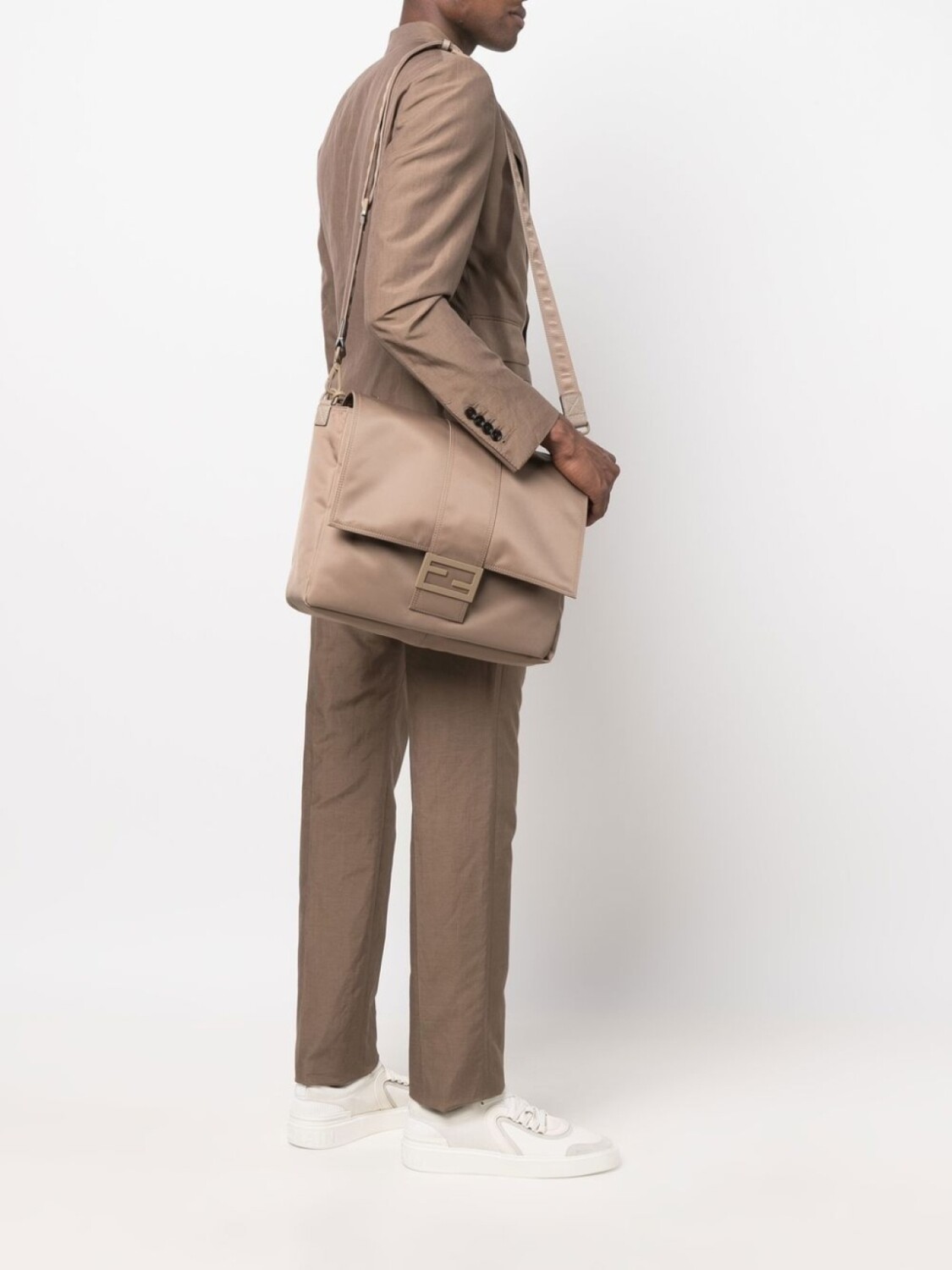 Сумка-мессенджер FENDI Baguette, бежевый
Сумка-мессенджер FENDI Baguette, бежевый