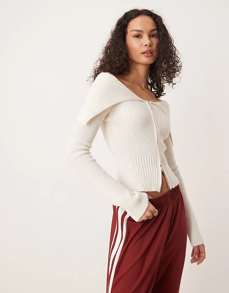 Кардиган Gina Tricot с застежкой-молнией спереди и открытыми плечами, кремового цвета
Кардиган Gina Tricot с застежкой-молнией спереди и открытыми плечами, кремового цвета