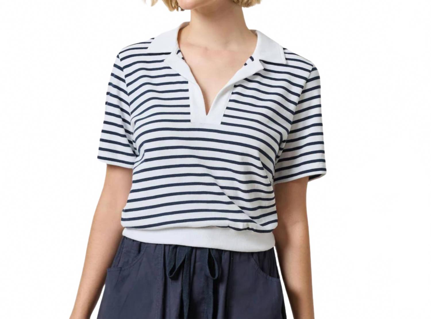 Женская футболка-поло в темно-синюю полоску Lilla P
Женская футболка-поло в темно-синюю полоску Lilla P