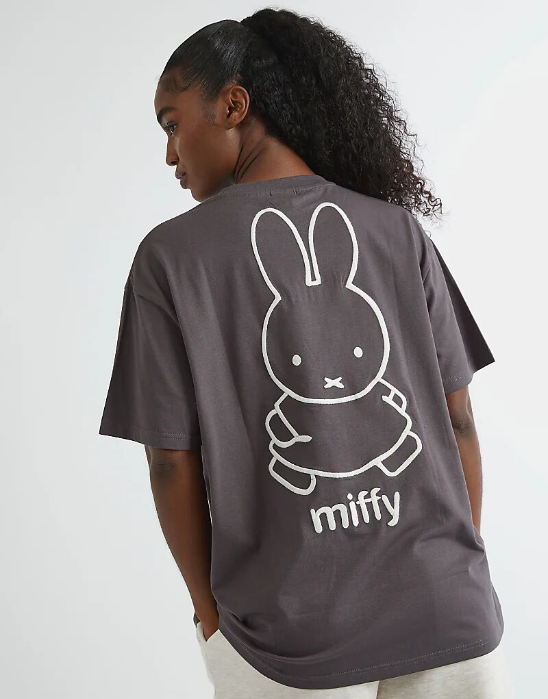 Футболка Skinnydip Skinnydip London Miffy Outfit серого цвета
Футболка Skinnydip Skinnydip London Miffy Outfit серого цвета