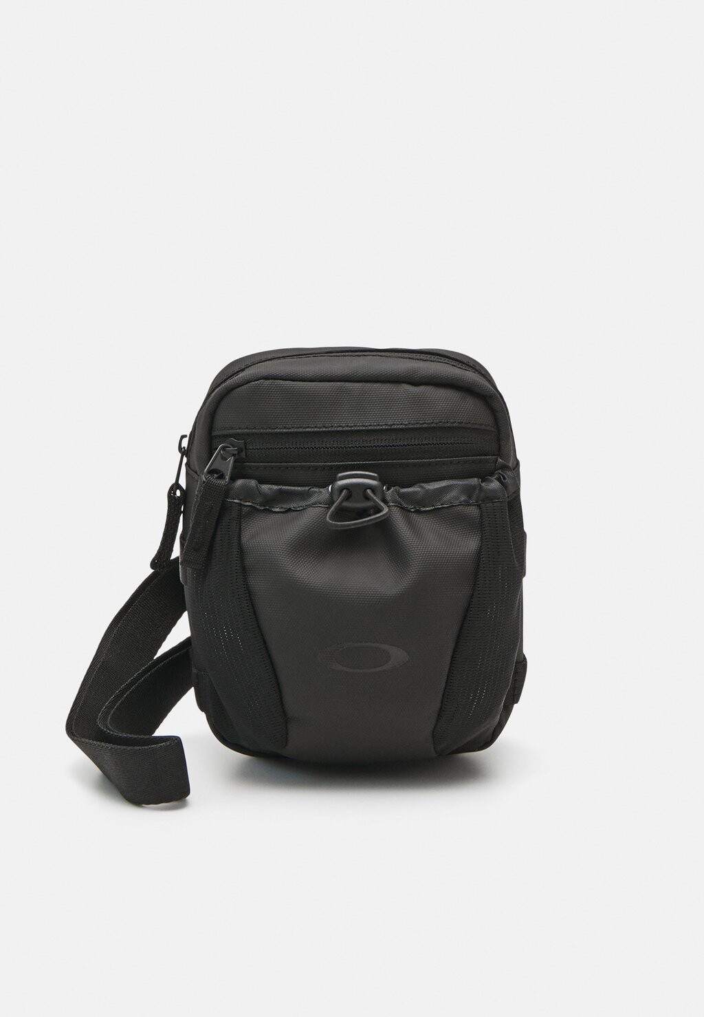 Сумка через плечо NEW COMMUTER SHOULDER BAG UNISEX Oakley, цвет blackout
Сумка через плечо NEW COMMUTER SHOULDER BAG UNISEX Oakley, цвет blackout
