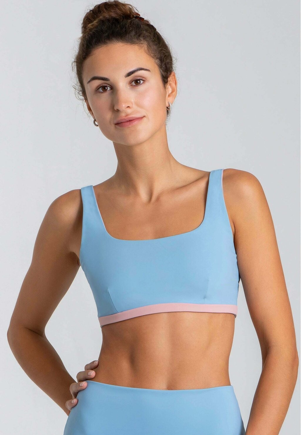 Спортивный бюстгальтер средней поддержки CHARM REVERSIBLE Achieveprime, цвет dusty baby blue
Спортивный бюстгальтер средней поддержки CHARM REVERSIBLE Achieveprime, цвет dusty baby blue