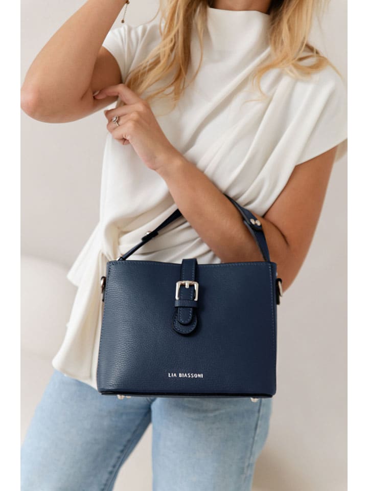 Lia Biassoni Кожаная сумка темно-синего цвета - (Ш)25 x (В)20 x (Г)12 см
Lia Biassoni Кожаная сумка темно-синего цвета - (Ш)25 x (В)20 x (Г)12 см