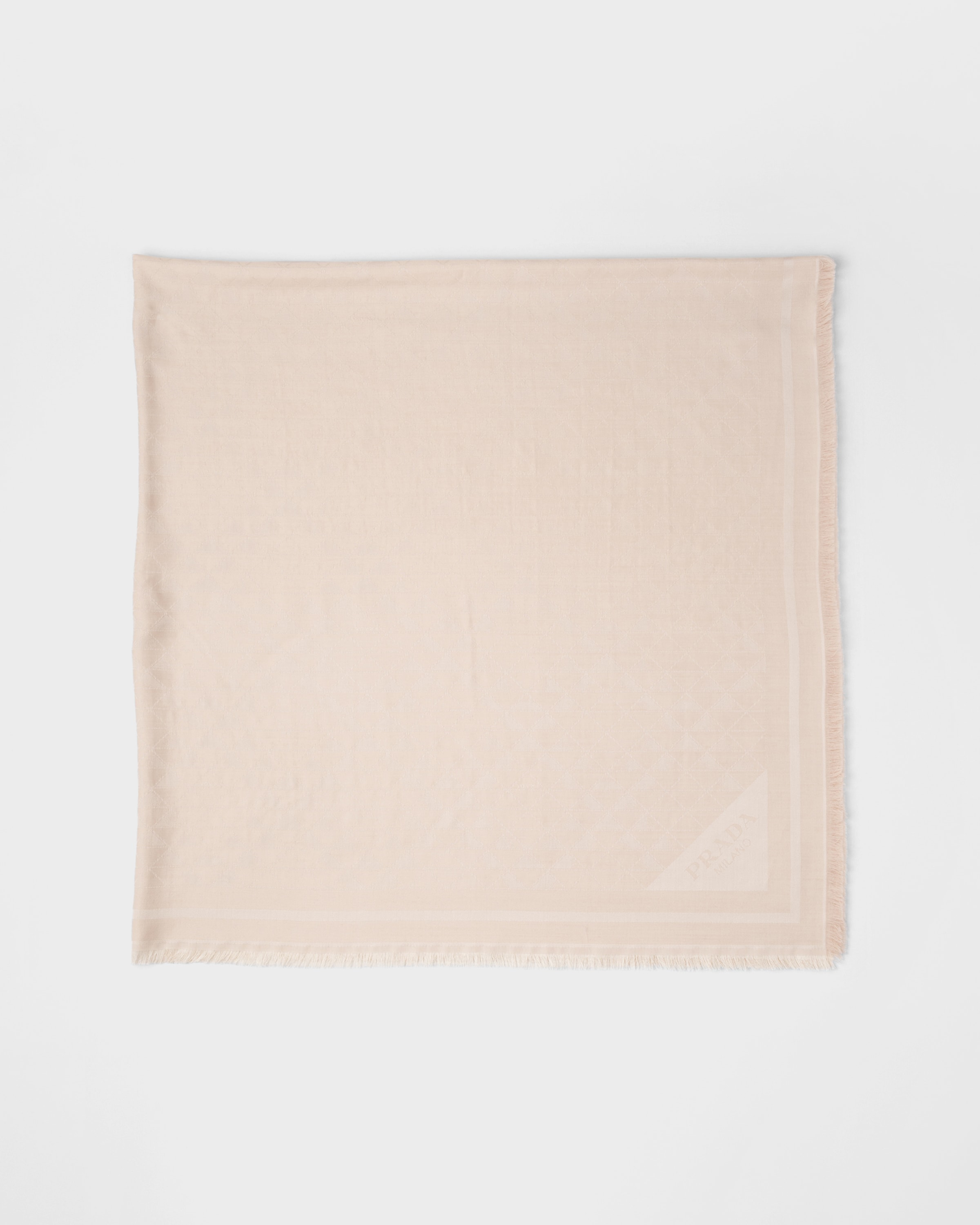 Шерстяной и шелковый жаккардовый платок Symbole Prada, айвори
Шерстяной и шелковый жаккардовый платок Symbole Prada, айвори