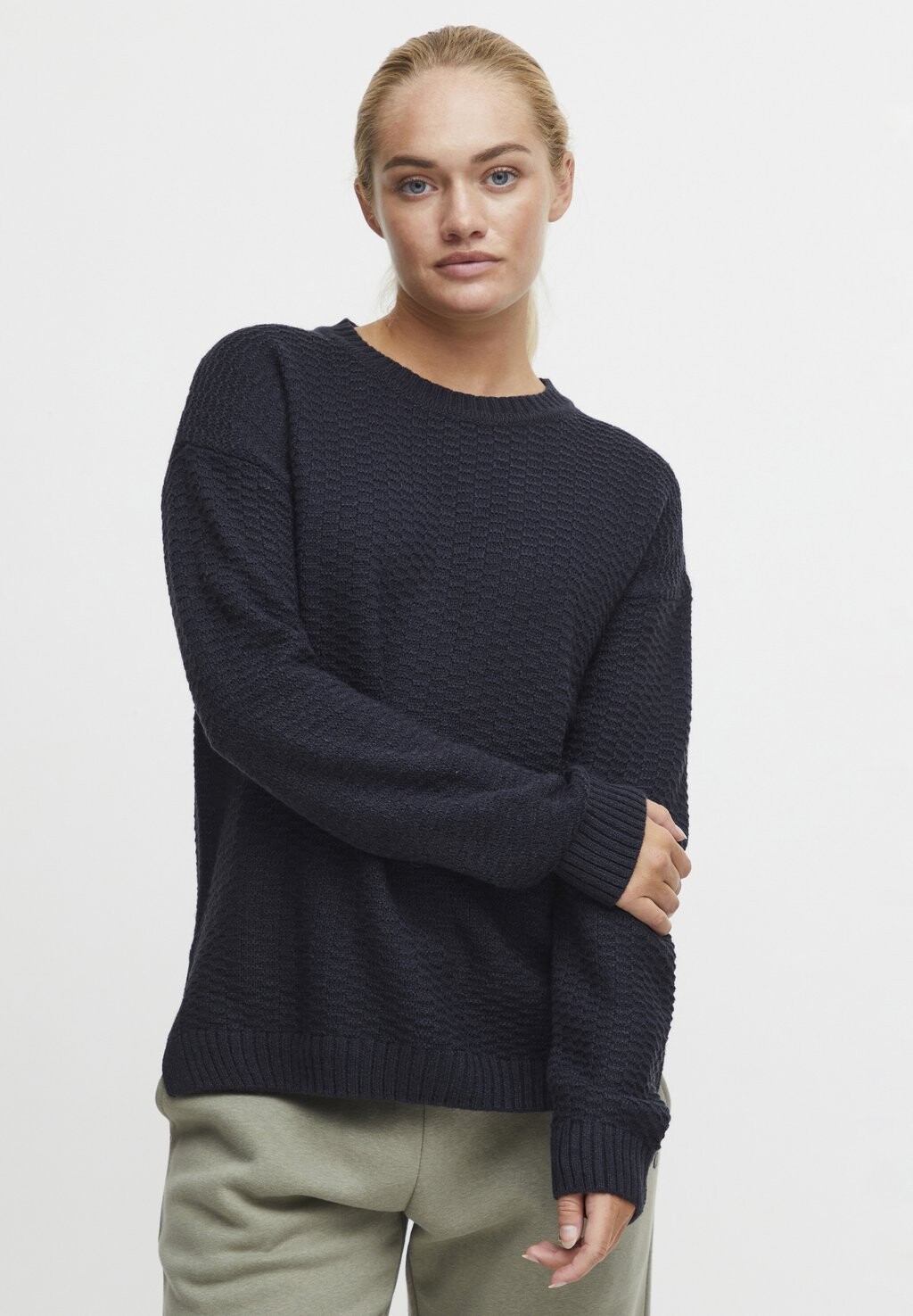 Свитер Milla Oxmo, цвет total eclipse
Свитер Milla Oxmo, цвет total eclipse