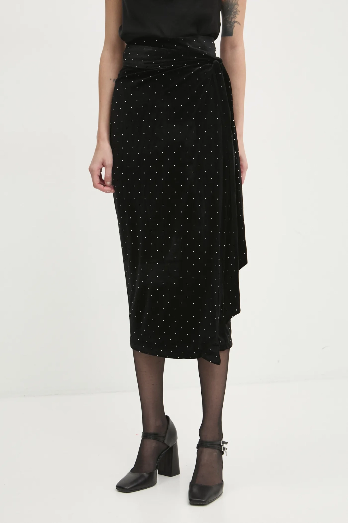 Бархатная юбка из жаспре Never Fully Dressed, черный
Бархатная юбка из жаспре Never Fully Dressed, черный