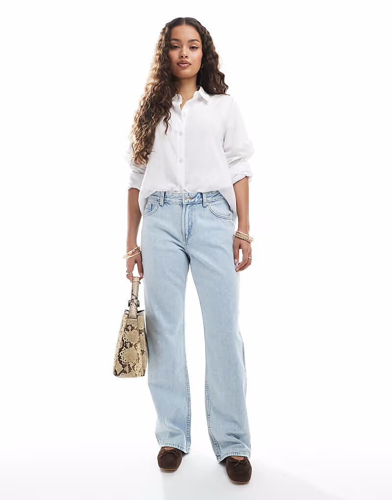 Прямые джинсы Bershka Petite в очень светло-голубом цвете
Прямые джинсы Bershka Petite в очень светло-голубом цвете