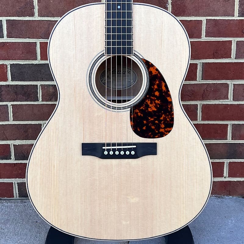 Акустическая гитара Larrivee L-03, Sitka Spruce Top, Mahogany Back & Sides, Ebony Fretboard and Bridge, Hardshell Case
Акустическая гитара Larrivee L-03, Sitka Spruce Top, Mahogany Back & Sides, Ebony Fretboard and Bridge, Hardshell Case