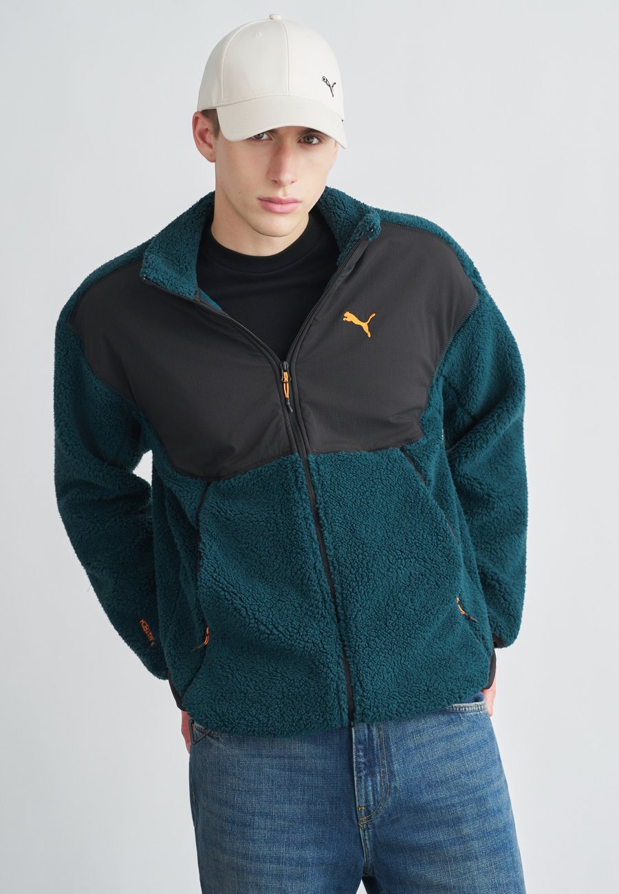 Флисовая куртка Puma SOFT TOUCH RELAXED JACKET, Green Terrain/Black/Purple
Флисовая куртка Puma SOFT TOUCH RELAXED JACKET, Green Terrain/Black/Purple