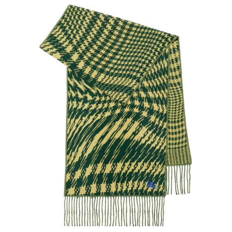 Клетчатый шарф Burberry с искажённым узором
Клетчатый шарф Burberry с искажённым узором
