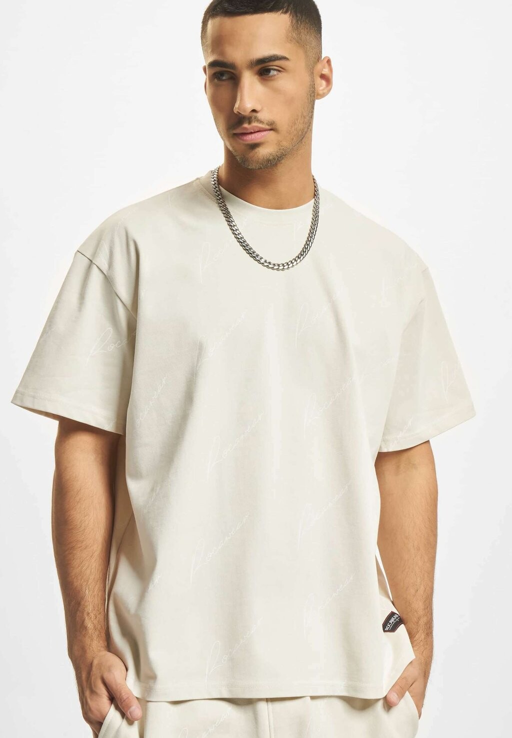 Футболка с принтом ATLANTA Rocawear, цвет off white
Футболка с принтом ATLANTA Rocawear, цвет off white