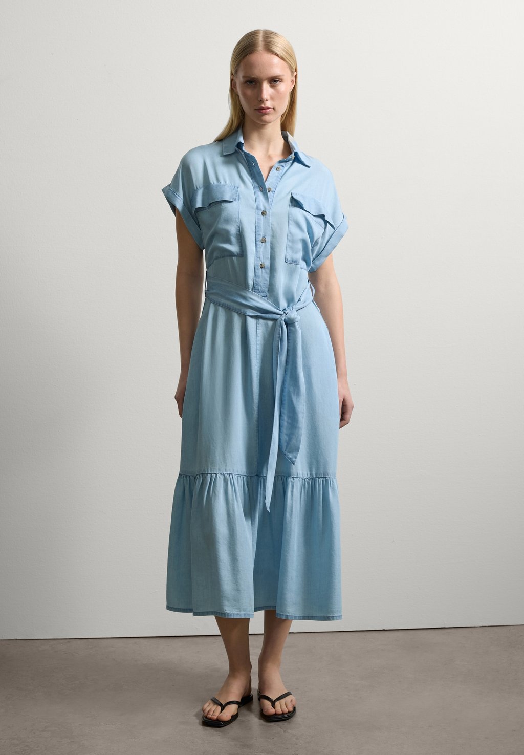 Платье-рубашка FLUID Stefanel, светло-голубой
Платье-рубашка FLUID Stefanel, светло-голубой