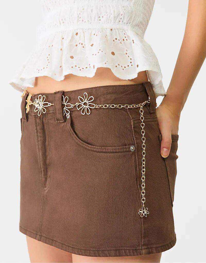 Ремень Stradivarius с цветочным узором из металла в золоте
Ремень Stradivarius с цветочным узором из металла в золоте