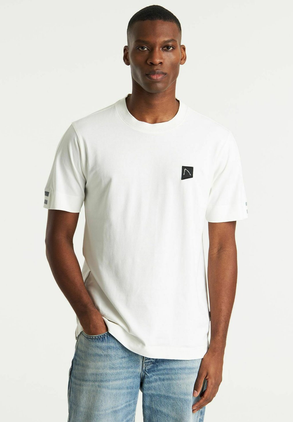 Футболка с принтом APOLLO CHASIN', молочный
Футболка с принтом APOLLO CHASIN', молочный