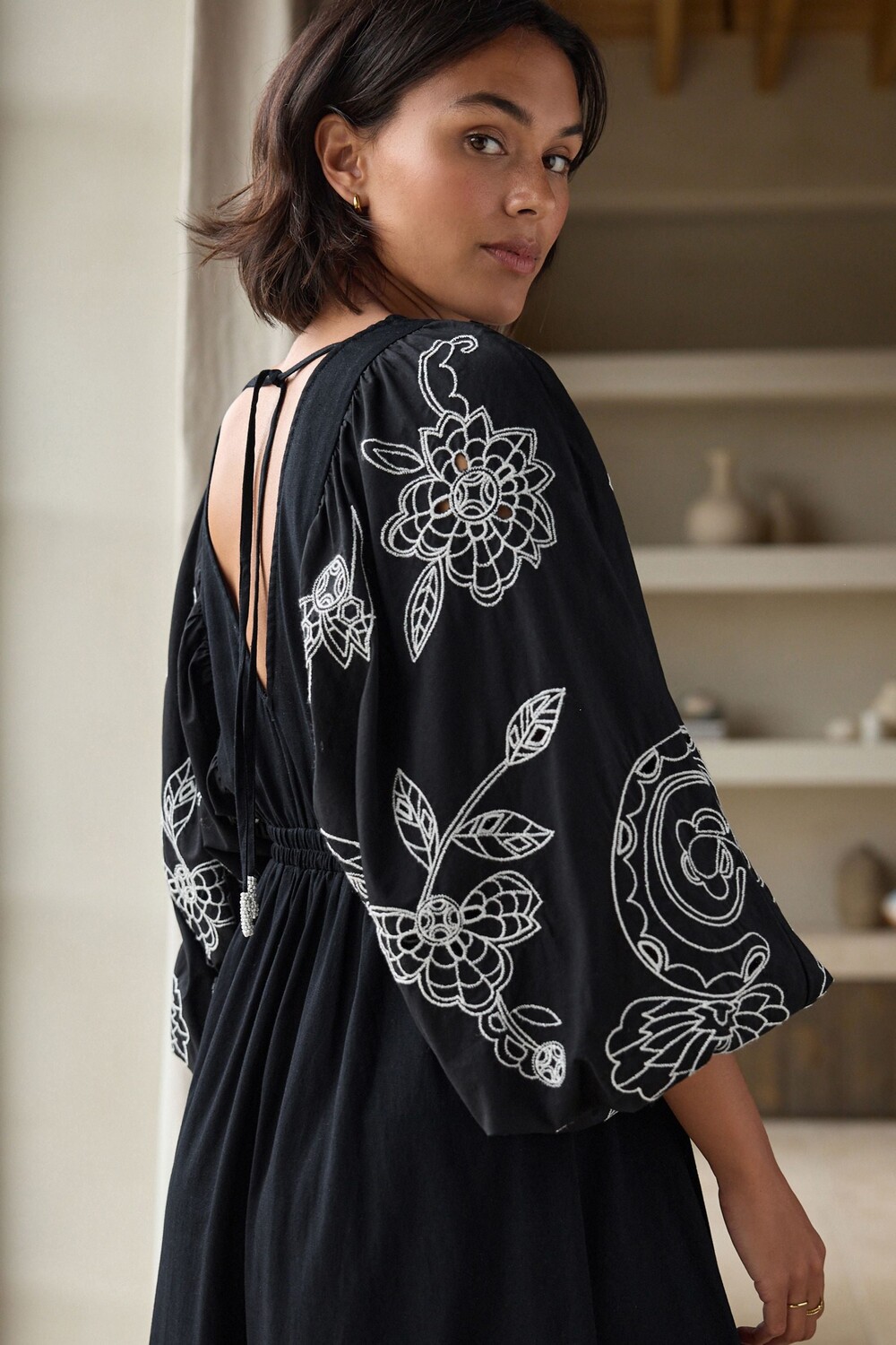 Платье макси с вышитыми рукавами Next, черный
Платье макси с вышитыми рукавами Next, черный