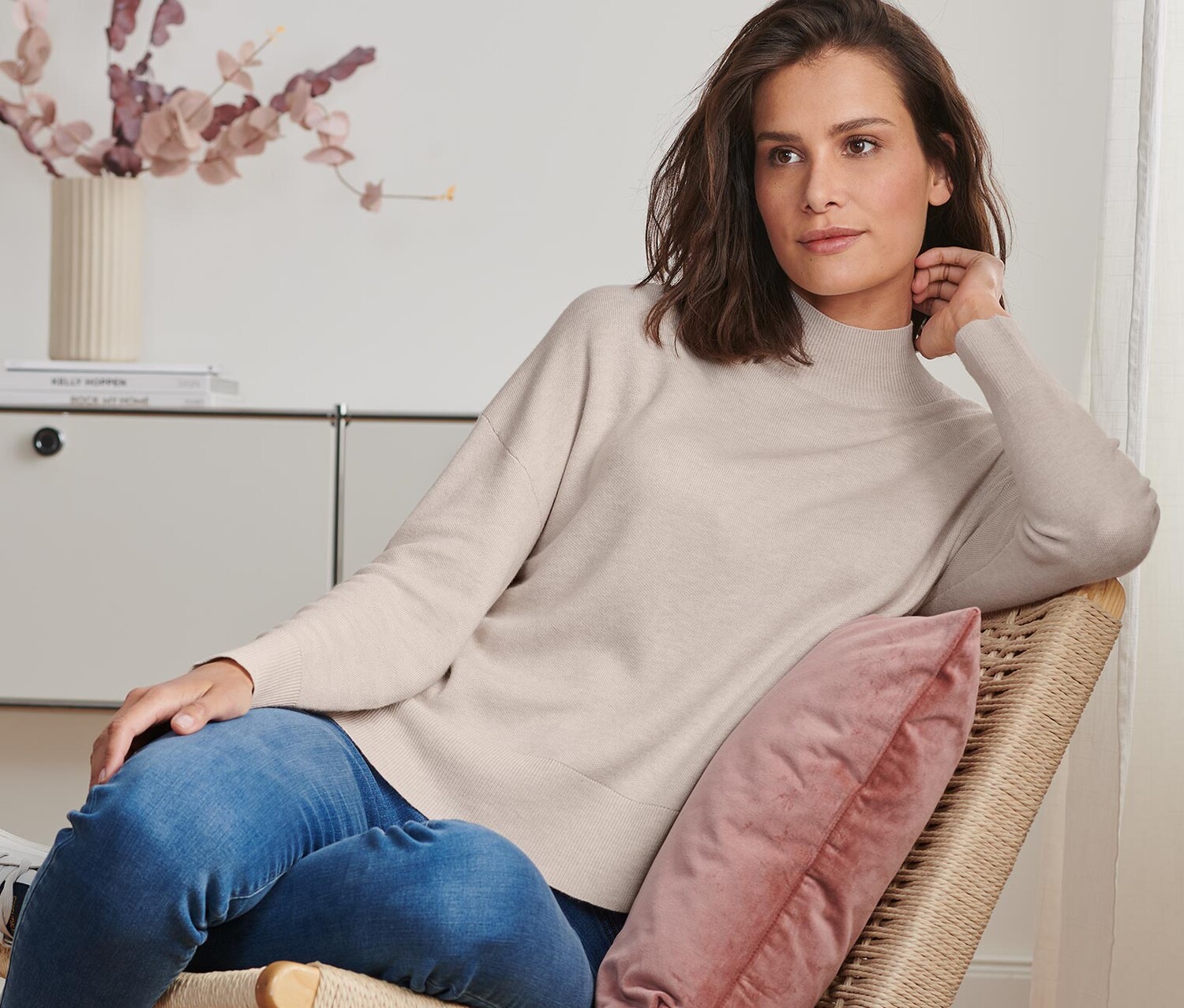 Вязаный свитер с воротником стойкой Tchibo, крапчатый бежевый
Вязаный свитер с воротником стойкой Tchibo, крапчатый бежевый