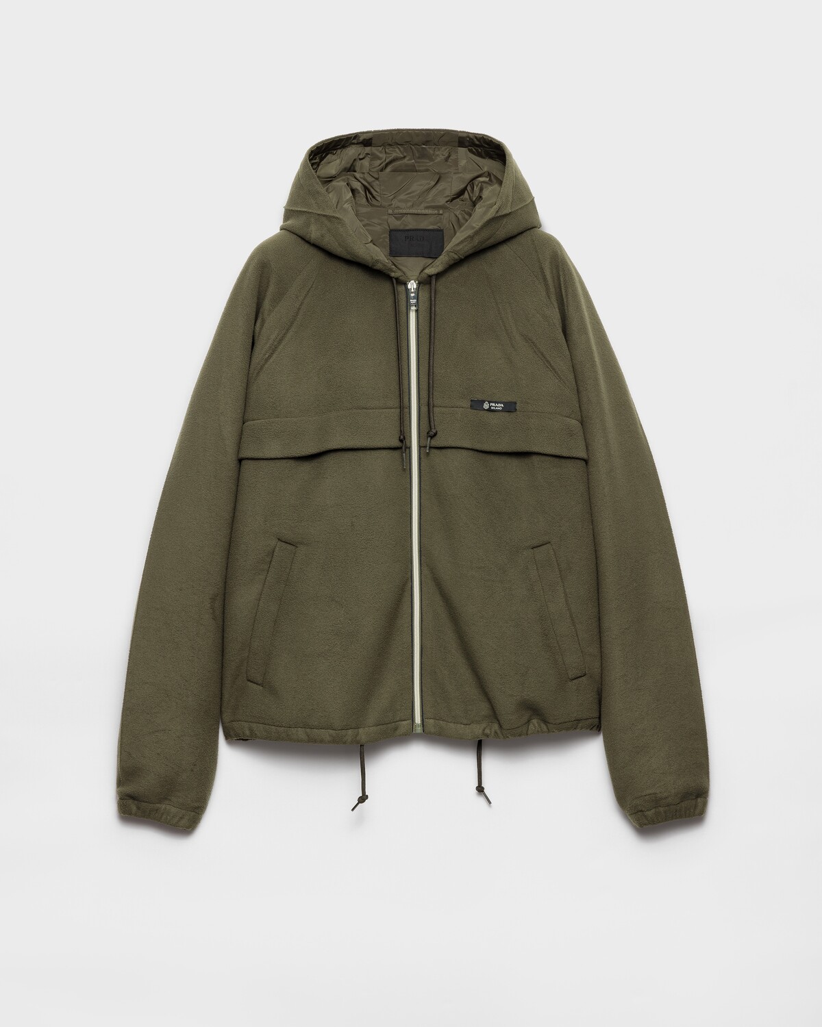 Блузон-куртка с капюшоном из технической ткани Prada, милитари зеленый
Блузон-куртка с капюшоном из технической ткани Prada, милитари зеленый