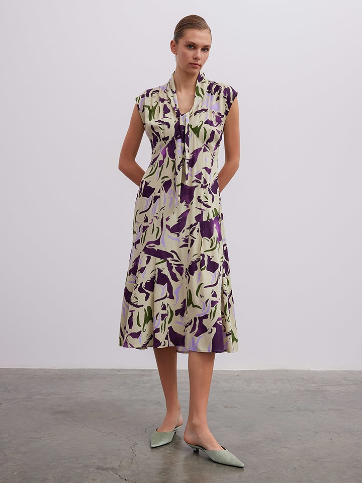 Платье фиолетового/кремового цвета BGN
Платье фиолетового/кремового цвета BGN