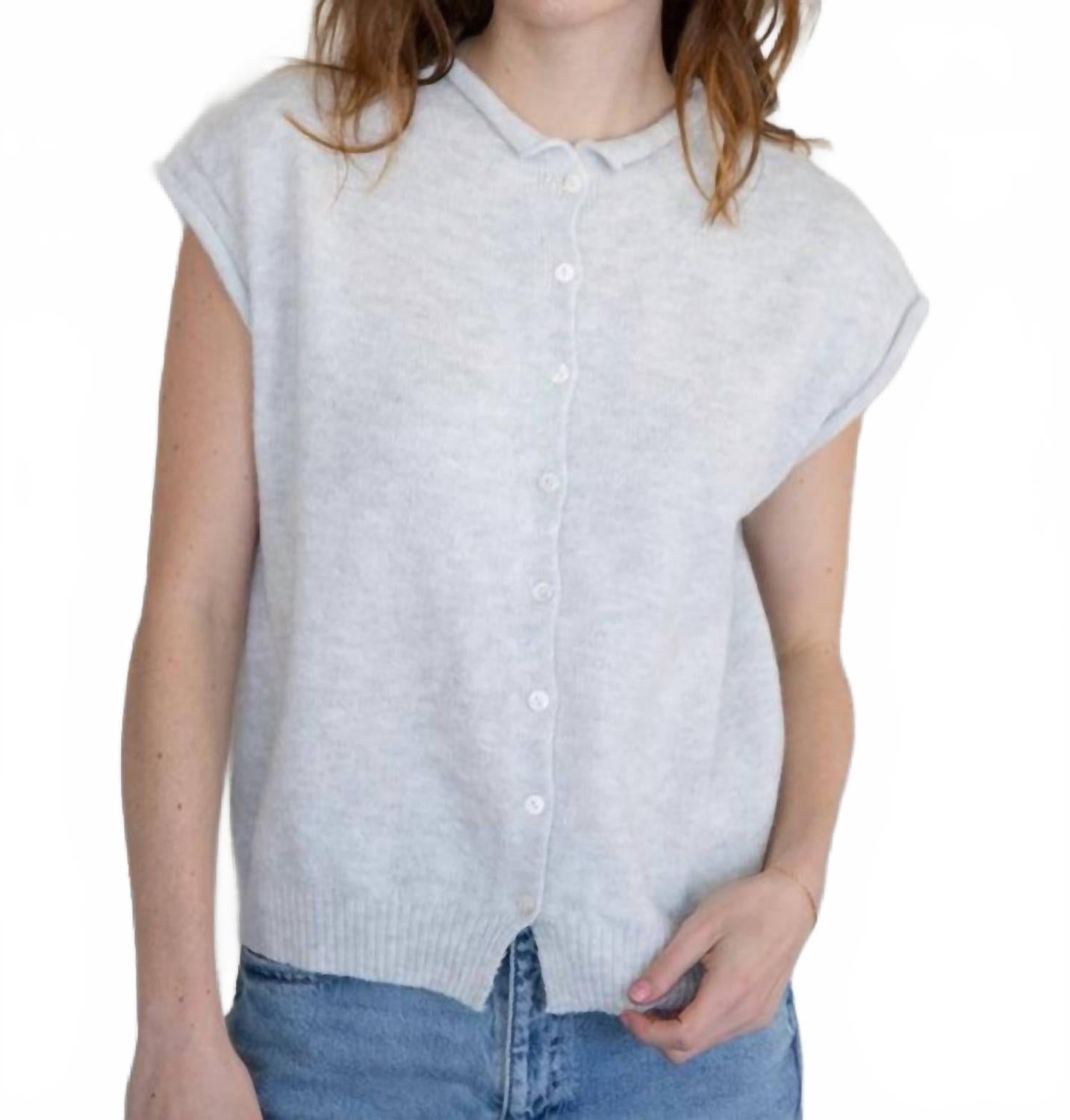 Свитер-жилет на пуговицах в светло-сером цвете Things Between, светло-серый
Свитер-жилет на пуговицах в светло-сером цвете Things Between, светло-серый