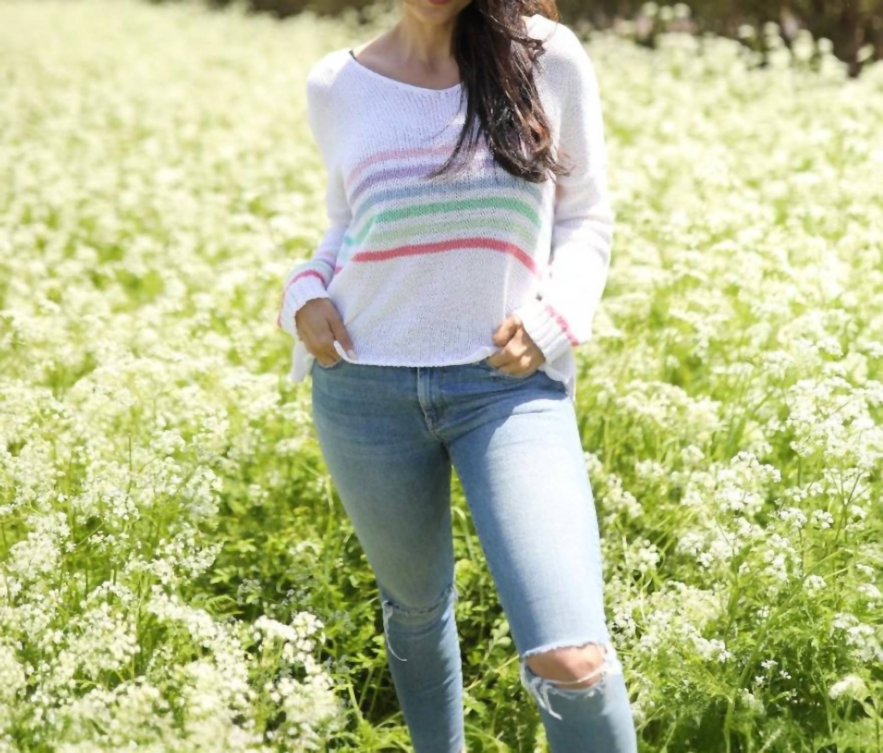 Весенний радужный свитер с V-образным вырезом в белую полоску Wooden Ships
Весенний радужный свитер с V-образным вырезом в белую полоску Wooden Ships