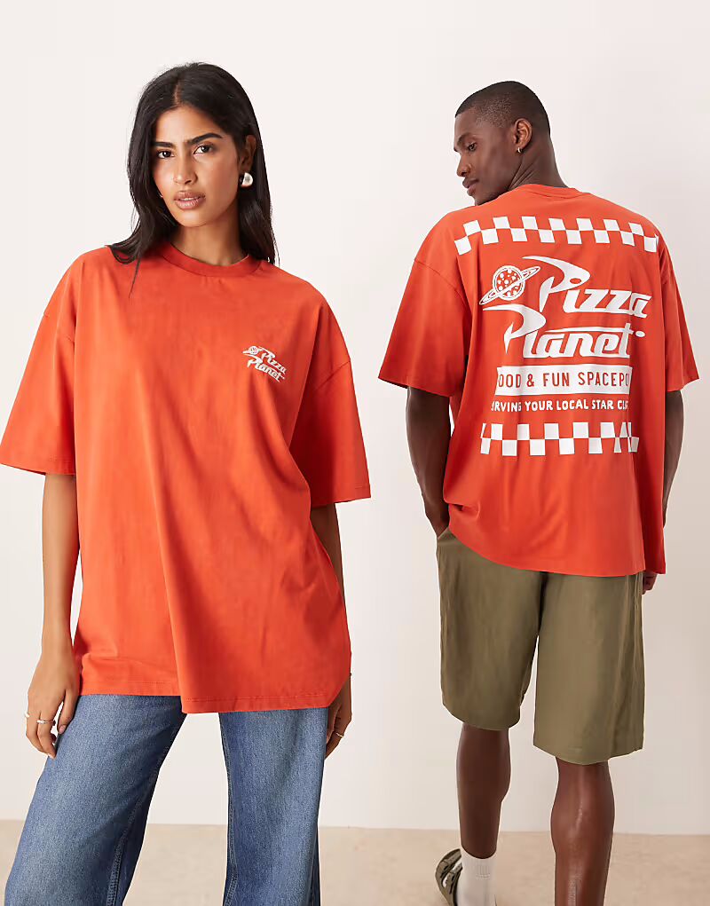 Футболка унисекс оверсайз ASOS DESIGN Disney Pixar с принтом «Планета пиццы» из «Истории игрушек» в выцветшем красном цвете
Футболка унисекс оверсайз ASOS DESIGN Disney Pixar с принтом «Планета пиццы» из «Истории игрушек» в выцветшем красном цвете