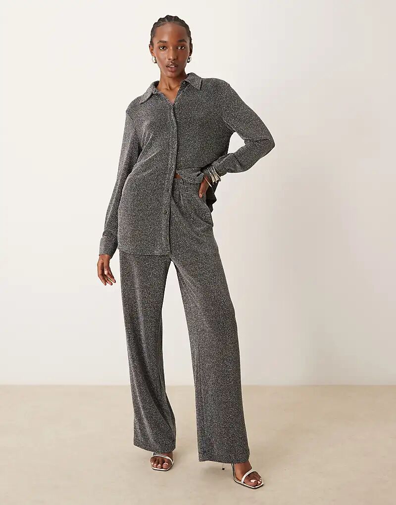 Широкие брюки YAS черного цвета с блестящим эффектом (часть комплекта)
Широкие брюки YAS черного цвета с блестящим эффектом (часть комплекта)