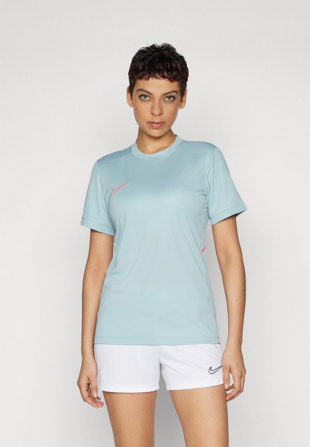 Спортивная футболка TOP Nike Performance, светло-серый
Спортивная футболка TOP Nike Performance, светло-серый