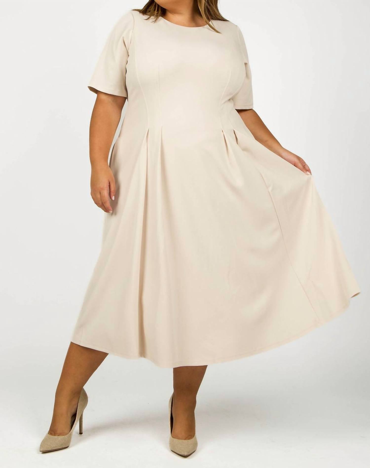 Платье Scuba Midi цвета слоновой кости Maggy London
Платье Scuba Midi цвета слоновой кости Maggy London