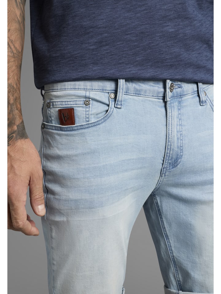 светло-голубые джинсовые шорты Bruno Banani
светло-голубые джинсовые шорты Bruno Banani