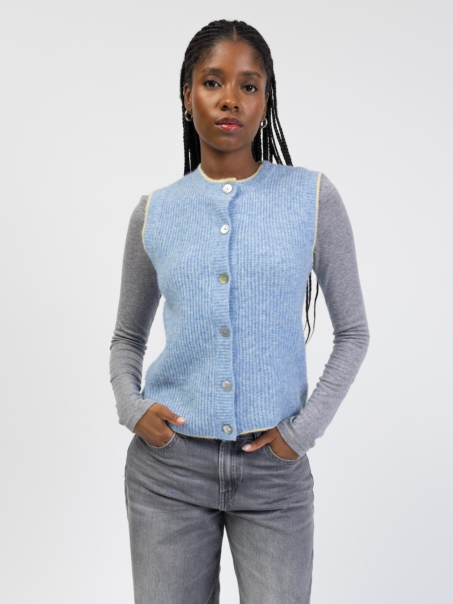 Вязаный жилет BROKE + SCHÖN, светло-голубой
Вязаный жилет BROKE + SCHÖN, светло-голубой