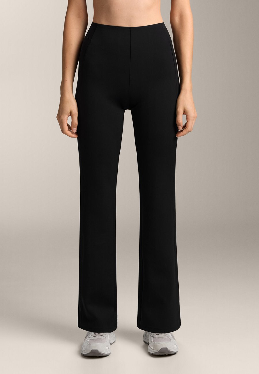 Брюки OYSHO NEOPRENE-EFFECT RISE FLARE , Black
Брюки OYSHO NEOPRENE-EFFECT RISE FLARE , Black