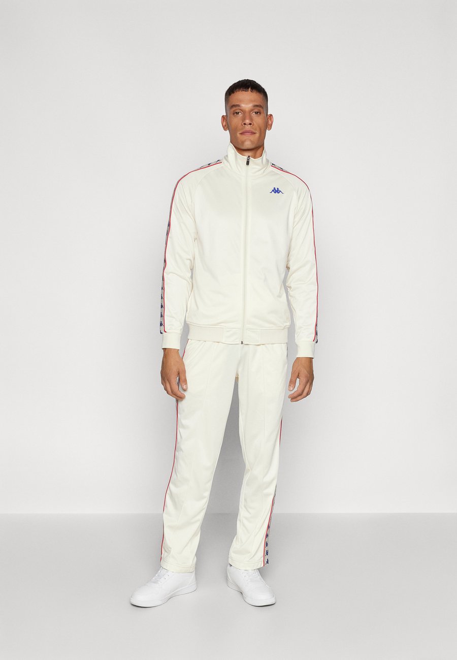 Спортивный костюм Kappa Tracksuit, White/Antique Blue/Royal Red/White
Спортивный костюм Kappa Tracksuit, White/Antique Blue/Royal Red/White