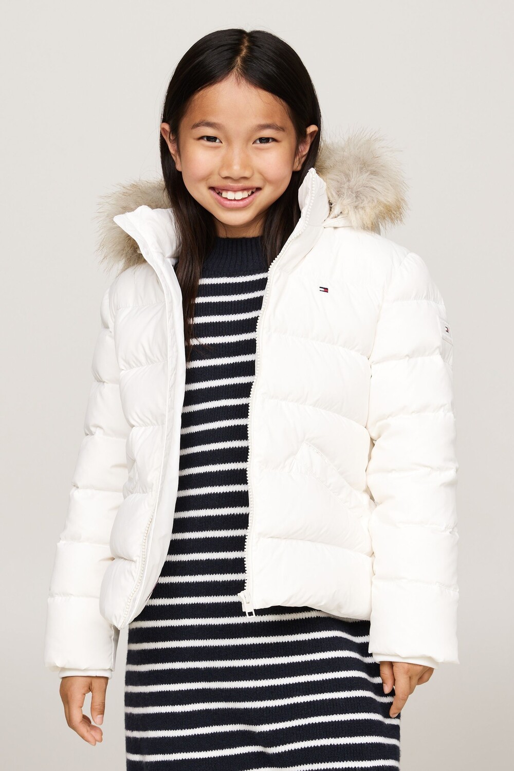 Куртка пуховик с искусственным мехом на капюшоне для девочек Tommy Hilfiger, белый
Куртка пуховик с искусственным мехом на капюшоне для девочек Tommy Hilfiger, белый